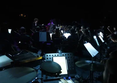 Escena de 'Amahl y los visitantes nocturnos', ópera en el Real Teatro del Retiro del Teatro Real, dirigida por Alberto Trijueque Pegalajar. En la imagen vemos a la directora Lucia Marín con la orquesta