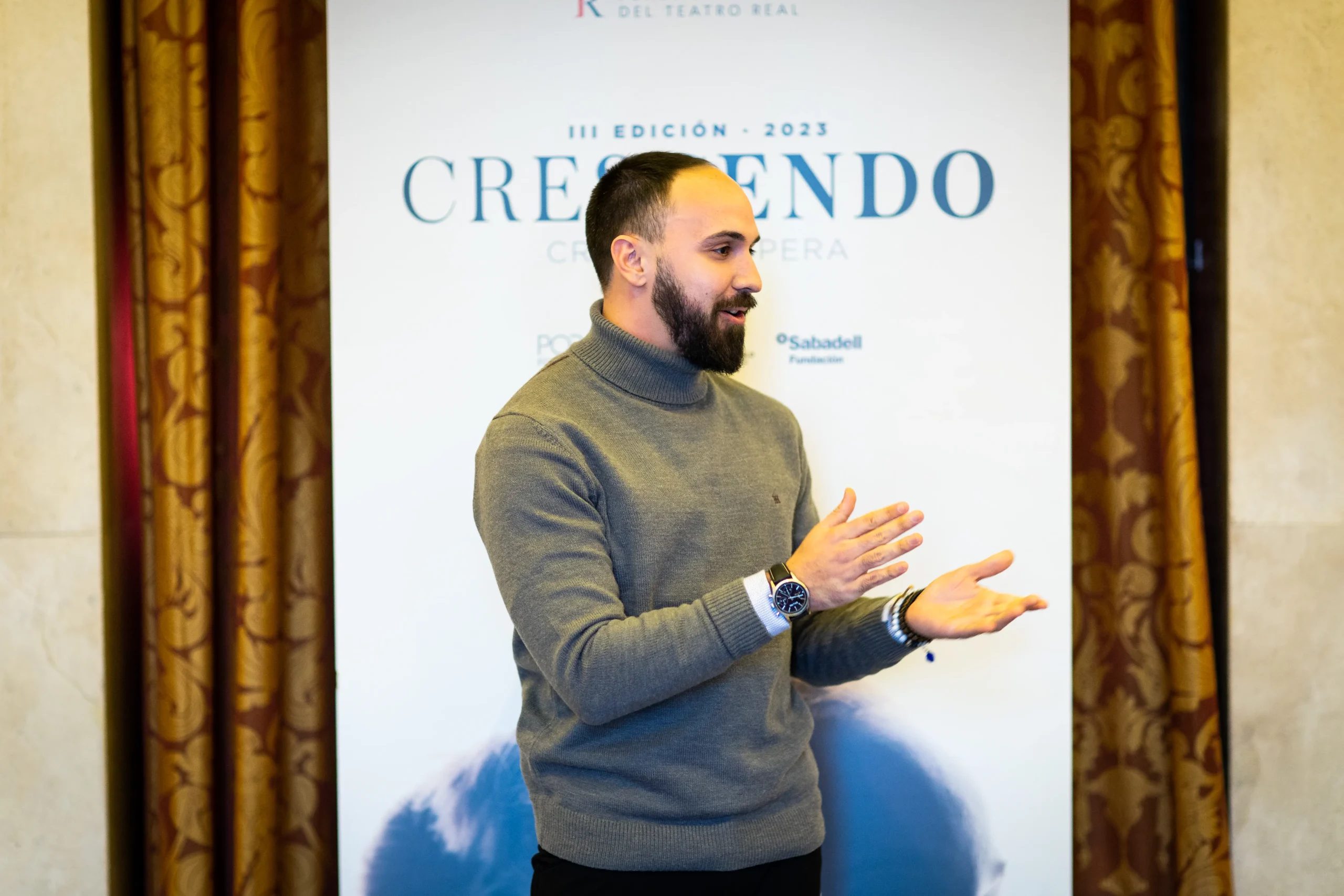 Alberto Trijueque Pegalajar en la presentación del programa Crescendo del Teatro Real, iniciativa de formación en dirección escénica y ópera.