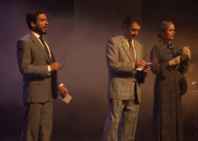 César Arrieta, Javier Franco y Sandra Ferrández interpretando una escena clave de la ópera “Hildegart”, basada en la historia real de la Virgen Roja, en el Festival LittleOpera Zamora.