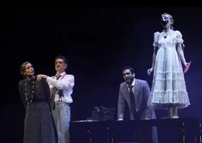 Javier Franco como el fiscal, junto a Sandra Ferrández en el papel de Aurora Rodríguez y Sonia de Munck como Hildegart, durante una escena de la ópera “Hildegart” en el Festival LittleOpera Zamora 2025.