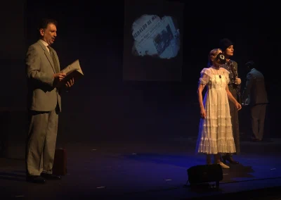 Javier Franco como el fiscal, junto a Sandra Ferrández en el papel de Aurora Rodríguez y Sonia de Munck como Hildegart, durante una escena de la ópera “Hildegart” en el Festival LittleOpera Zamora 2025.