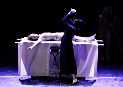 the indian queen purcell peter sellars opera escena sacerdote